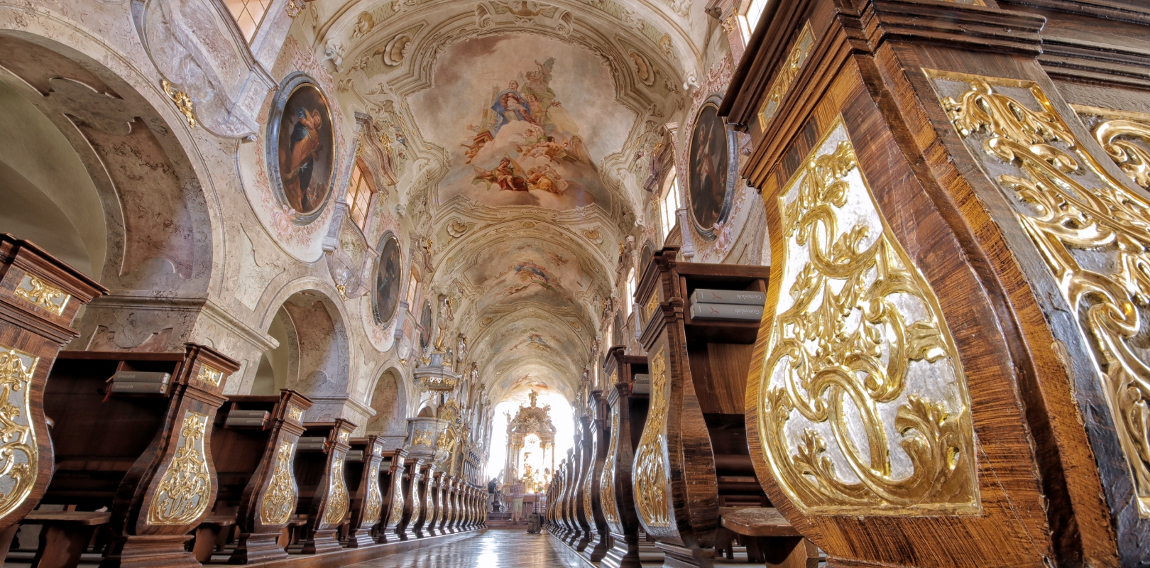 Basilika Stift Geras_Mittelschiff (c) Wunderer (17)